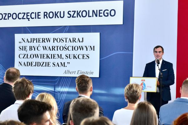 Rozpoczęcie roku 2024-2025 klasy 1-4 - kliknięcie spowoduje powiększenie zdjęcia
