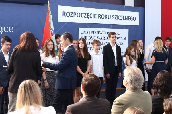 Rozpoczęcie roku 2024-2025 klasy 1-4 - kliknięcie spowoduje powiększenie zdjęcia