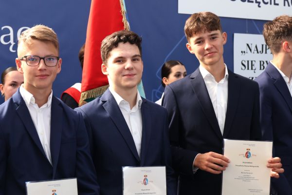 Rozpoczęcie roku 2024-2025 klasy 1-4 - kliknięcie spowoduje powiększenie zdjęcia