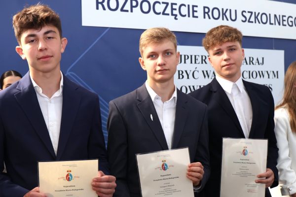 Rozpoczęcie roku 2024-2025 klasy 1-4 - kliknięcie spowoduje powiększenie zdjęcia