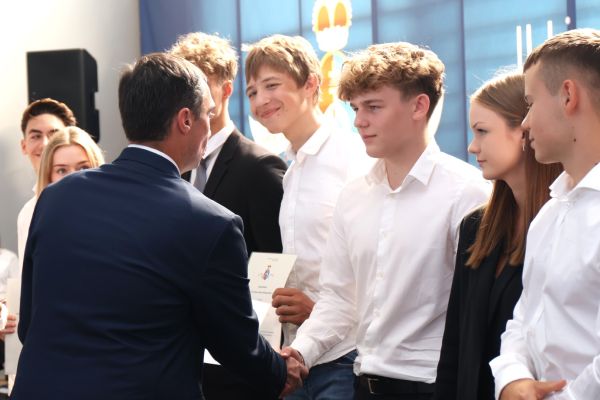 Rozpoczęcie roku 2024-2025 klasy 1-4 - kliknięcie spowoduje powiększenie zdjęcia