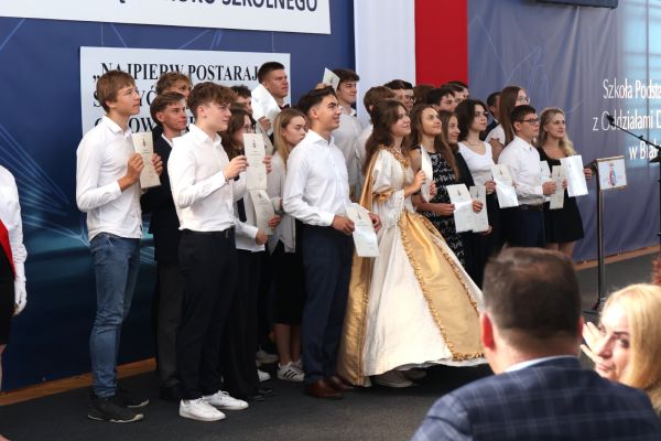 Rozpoczęcie roku 2024-2025 klasy 1-4 - kliknięcie spowoduje powiększenie zdjęcia