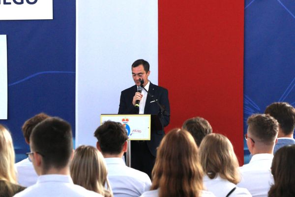 Rozpoczęcie roku 2024-2025 klasy 1-4 - kliknięcie spowoduje powiększenie zdjęcia