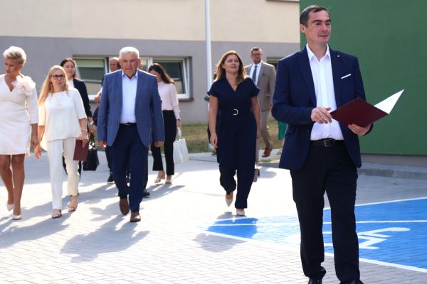 Uroczyste otwarcie nowej części szkoły - kliknięcie spowoduje powiększenie zdjęcia