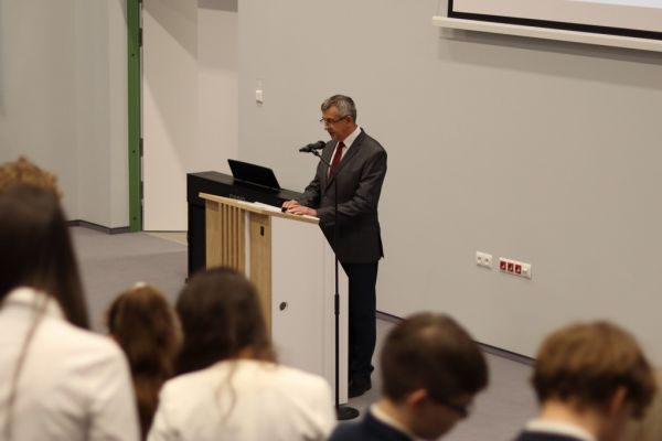 Ślubowanie klas I - kliknięcie spowoduje powiększenie zdjęcia Ślubowanie klas I