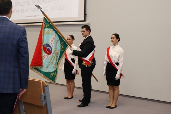 Ślubowanie klas I - kliknięcie spowoduje powiększenie zdjęcia Ślubowanie klas I