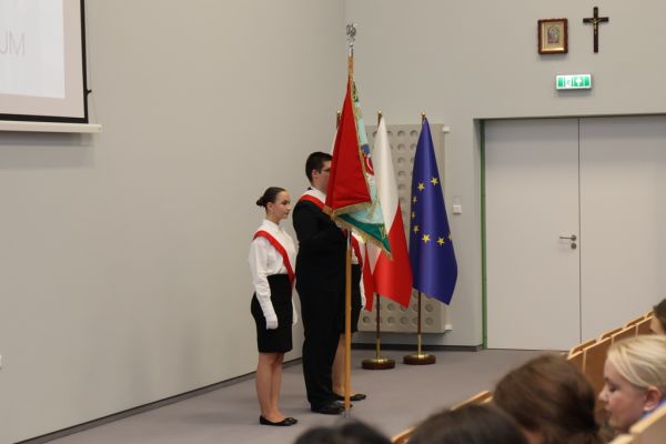 Ślubowanie klas I - kliknięcie spowoduje powiększenie zdjęcia Ślubowanie klas I