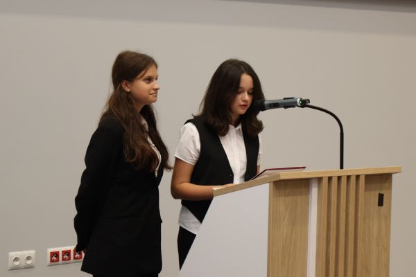 Ślubowanie klas I - kliknięcie spowoduje powiększenie zdjęcia Ślubowanie klas I