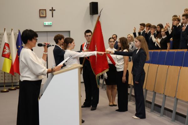 Ślubowanie klas I - kliknięcie spowoduje powiększenie zdjęcia Ślubowanie klas I