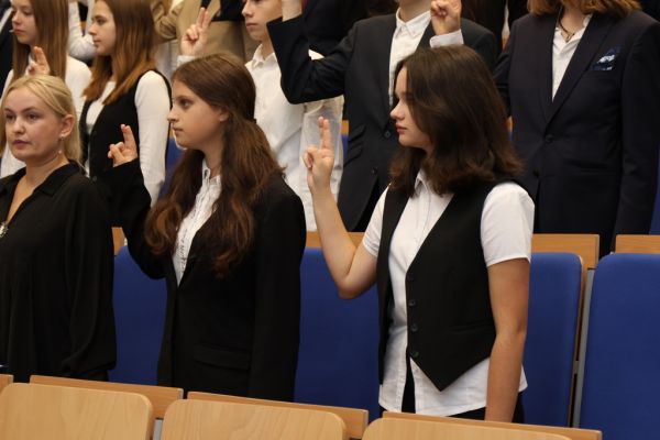 Ślubowanie klas I - kliknięcie spowoduje powiększenie zdjęcia Ślubowanie klas I
