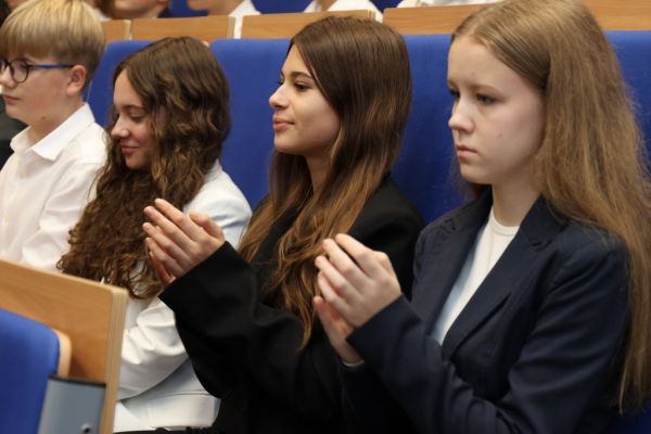 Ślubowanie klas I - kliknięcie spowoduje powiększenie zdjęcia Ślubowanie klas I