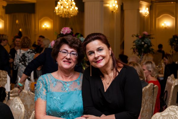 Wspólne zdjęcie Pani profesor i Wicedyrektor