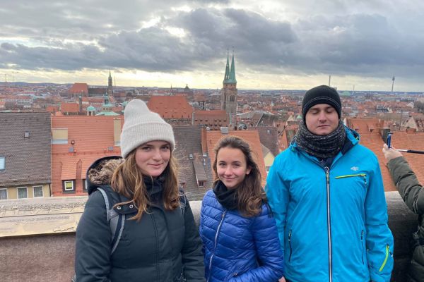 Aleksandra Daniluk z przyjaciółmi- kliknięcie spowoduje powiększenie zdjęcia Aleksandra Daniluk z przyjaciółmi