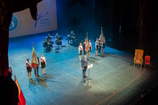 Hymn Polski i Sztandary Szkoły