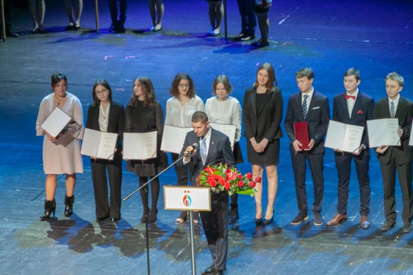 Minister Edukacji, nagrodzeni uczniowie