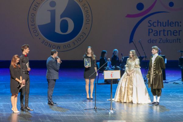 Sapieha, Sapieżanka, Pan dyrektor