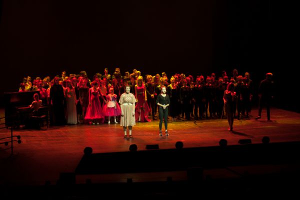 Wspólne zdjęcie uczestników spektaklu