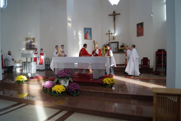 Msza Święta w Kościele- kliknięcie spowoduje powiększenie zdjęcia Msza Święta w Kościele