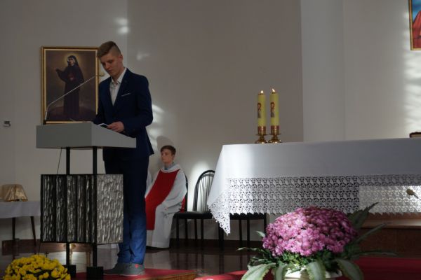 Uczeń, czytanie Pisma Świętego- kliknięcie spowoduje powiększenie zdjęcia Uczeń, czytanie Pisma Świętego