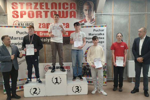 Antoni Domitrz z dyplomem -kliknięcie spowoduje powiększenie zdjęcia Antoni Domitrz z dyplomem