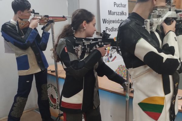 Blanka Łukaszewicz na stanowisku strzeleckim -kliknięcie spowoduje powiększenie zdjęcia Blanka Łukaszewicz na stanowisku strzeleckim