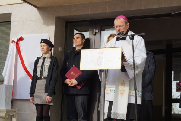 Święcenie tablicy pamiątkowej- kliknięcie spowoduje powiększenie zdjęcia Święcenie tablicy pamiątkowej