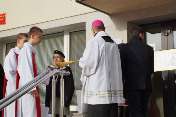 Święcenie tablicy pamiątkowej- kliknięcie spowoduje powiększenie zdjęcia Święcenie tablicy pamiątkowej