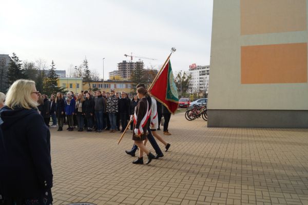 Sztandar Szkoły, uczniowie- kliknięcie spowoduje powiekszenie zdjęcia Sztandar Szkoły, uczniowie