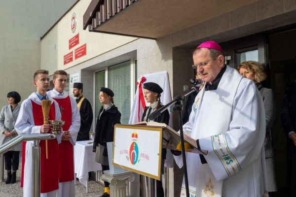 Święcenie tablicy pamiątkowej- kliknięcie spowoduje powiększenie zdjęcia Święcenie tablicy pamiątkowej