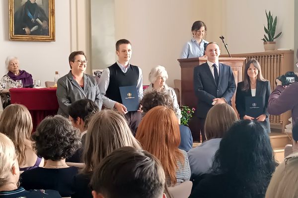 LV Olimpiady Literatury i Języka Polskiego 2025 LV Olimpiady Literatury i Języka Polskiego 2025