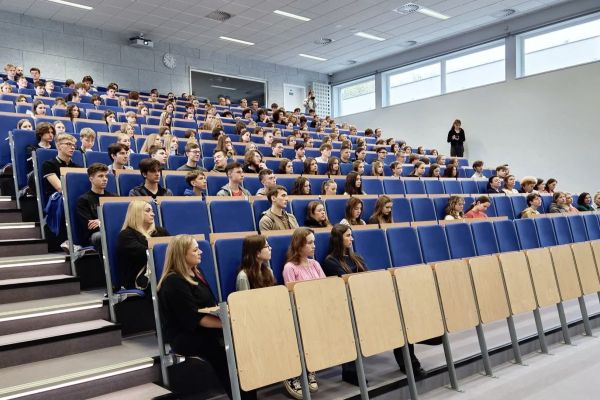 Czy edukacja może zatrzymać dezinformację 2025