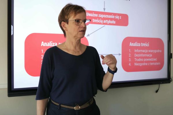 Czy edukacja może zatrzymać dezinformację 2025