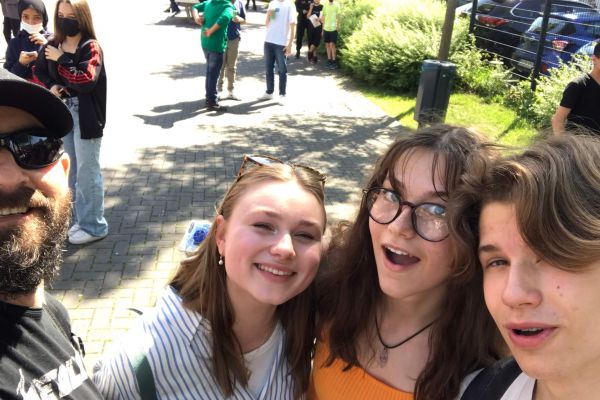 Uczniowie Erasmus, wspólne selfie- kliknięcie spowoduje powiększenie zdjęcia Uczniowie Erasmus, wspólne selfie