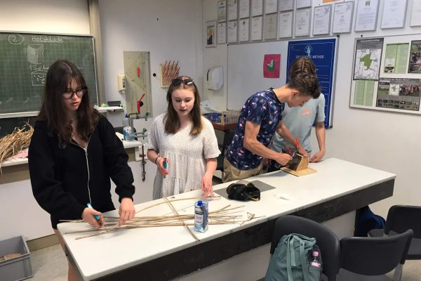 Uczniowie Erasmus, zdjęcie w klasie- kliknięcie spowoduje powiększenie zdjęcia Uczniowie Erasmus, zdjęcie w klasie