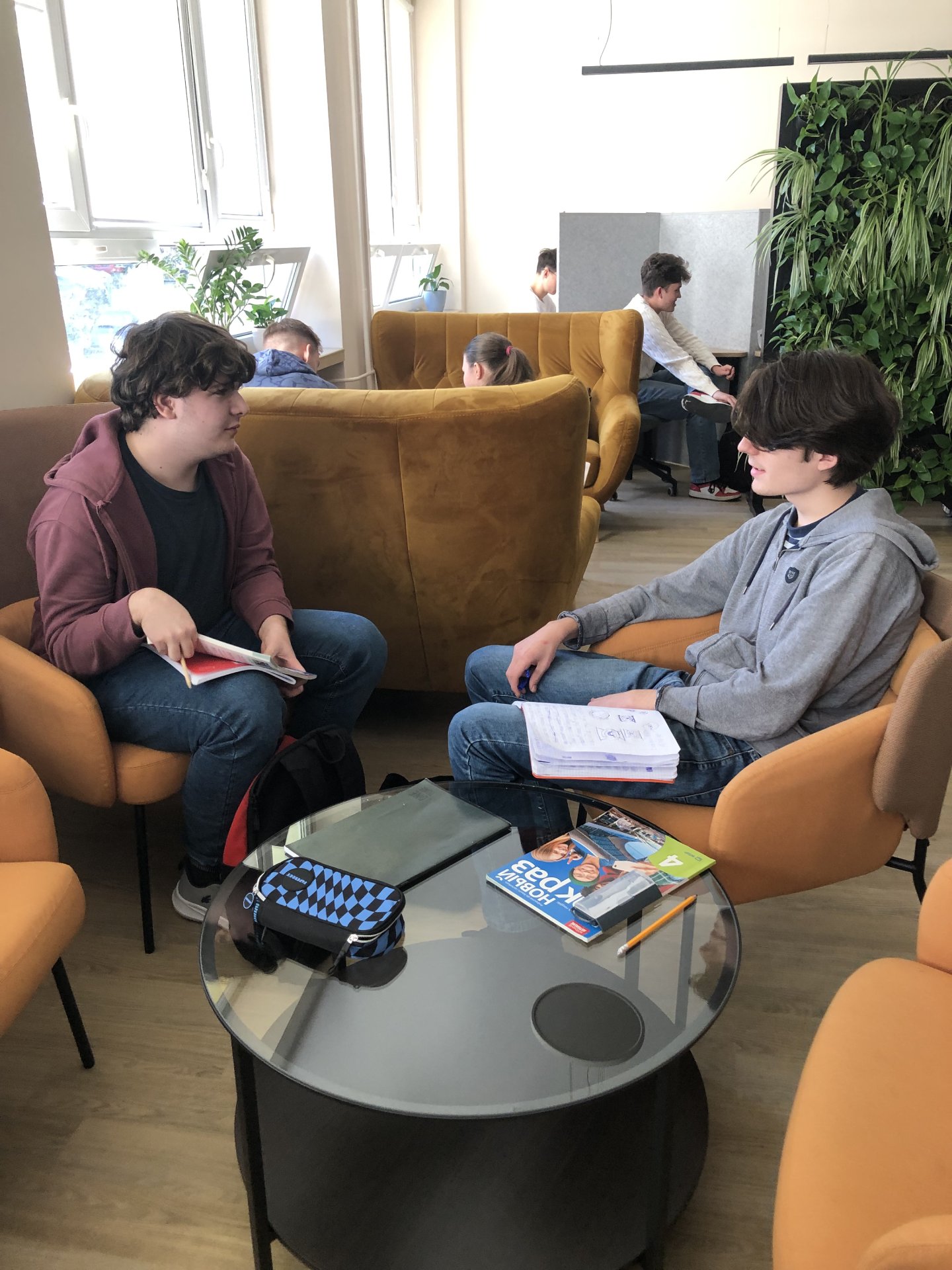 Biblioteka szkolna – przestrzeń wiedzy, pasji i aktywności
Biblioteka szkolna to miejsce, które łą…