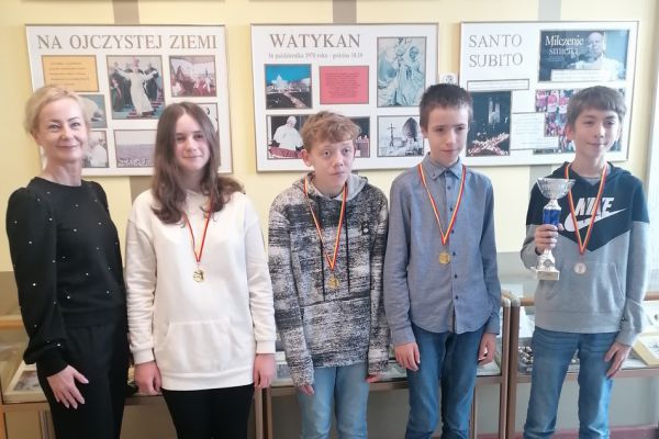 Samanta Popielnickaja 7a Szymon Ptaszyński 8b Piotr Jaszczuk 7b Piotr Pęksa 7b Samanta Popielnickaja 7a Szymon Ptaszyński 8b Piotr Jaszczuk 7b Piotr Pęksa 7b