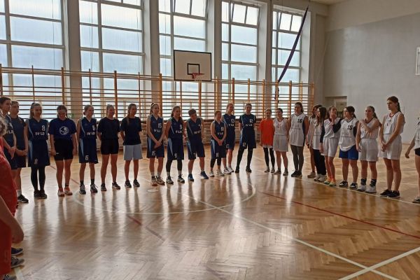 Sala gimnastyczna - Zdjęcie zbiorowe zawodników