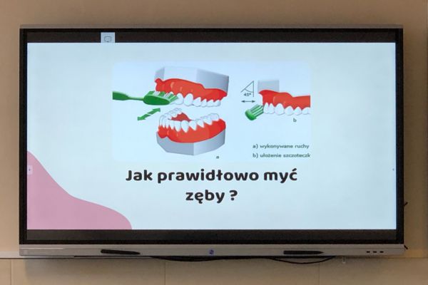 Jak prawidłowo myć zęby, slajd