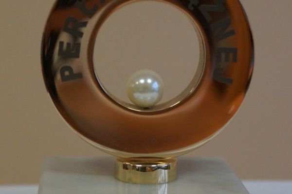 Statuetka Uczeń na 6 - kliknięcie spowoduje powiększenie zdjęcia Statuetka Uczeń na 6