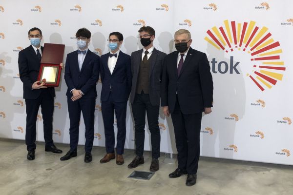 Pamiątkowe zdjęcie z Prezydentem Miasta